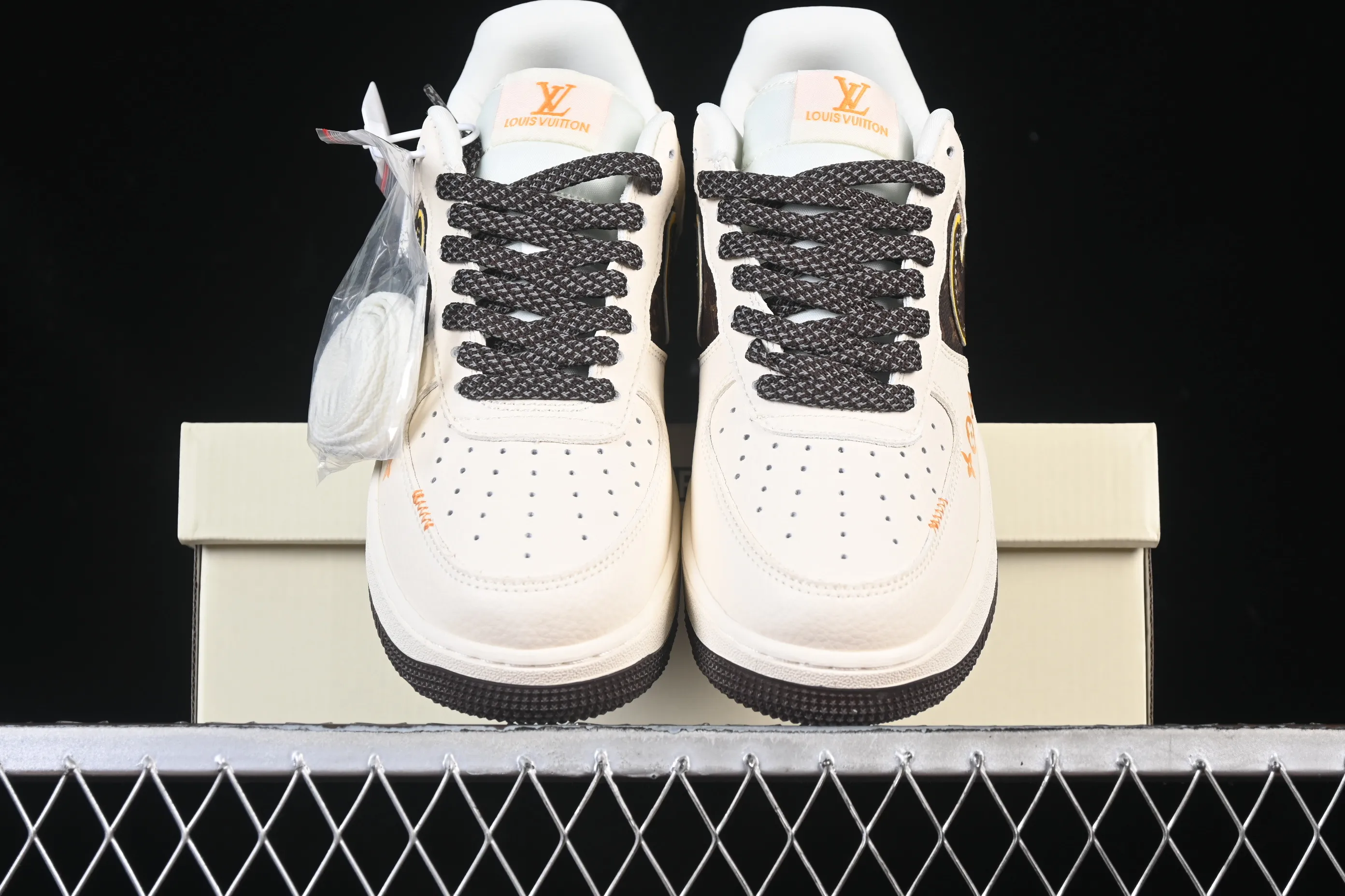 All categories Nk Air Force 1 Air Force series Nk Air Force 1 Low Air Force low-top Nike Air Force 1'07 Low LV co-branded beige and brown stitching Air Force 1 low-top casual sneakers DD1982-302